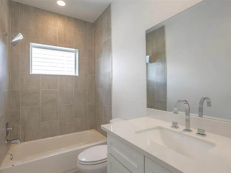 7714 Jacquelyn Oaks Rd — Photo 18