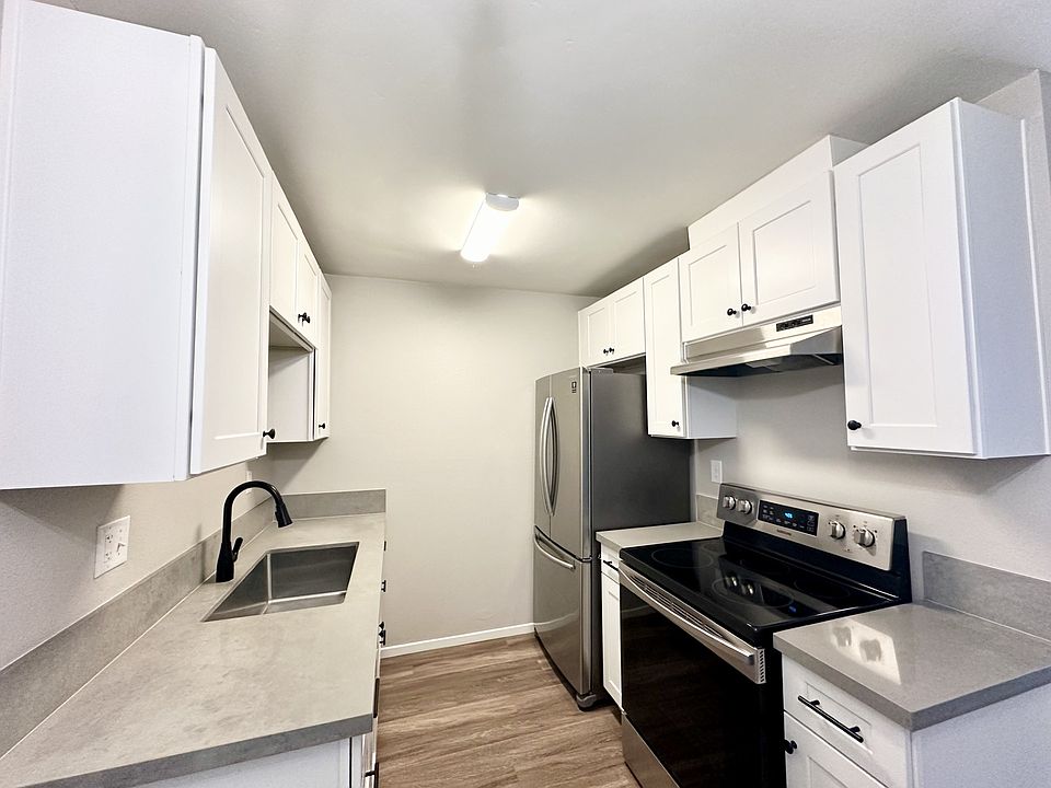 1st image of 1141 E 7th St APT 10