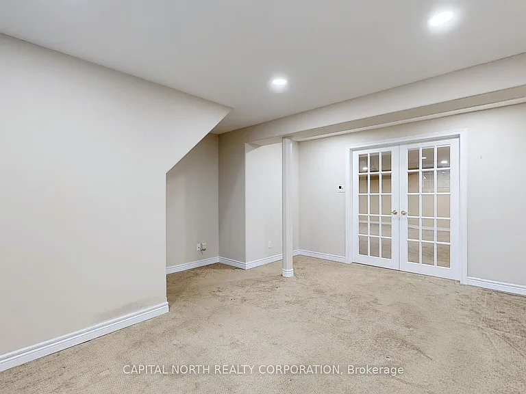 43 Gardiner Dr #LOWER — Photo 14