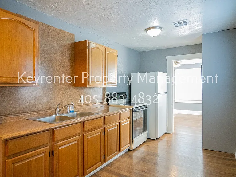 338 SE 41st St — Photo 5
