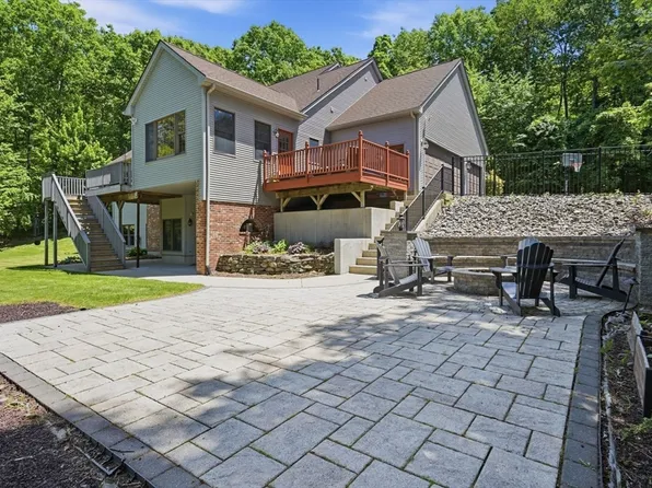 2 Highview Cir, Wilbraham, MA 01095