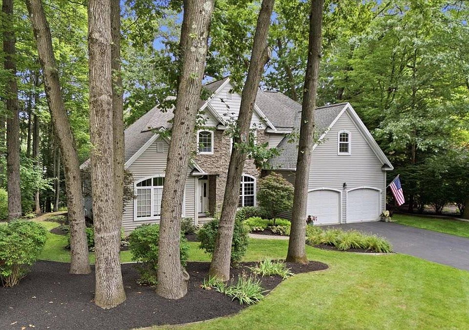 1st image of 16 Longwood Dr