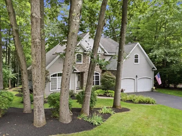 16 Longwood Dr, Saratoga Springs, NY 12866