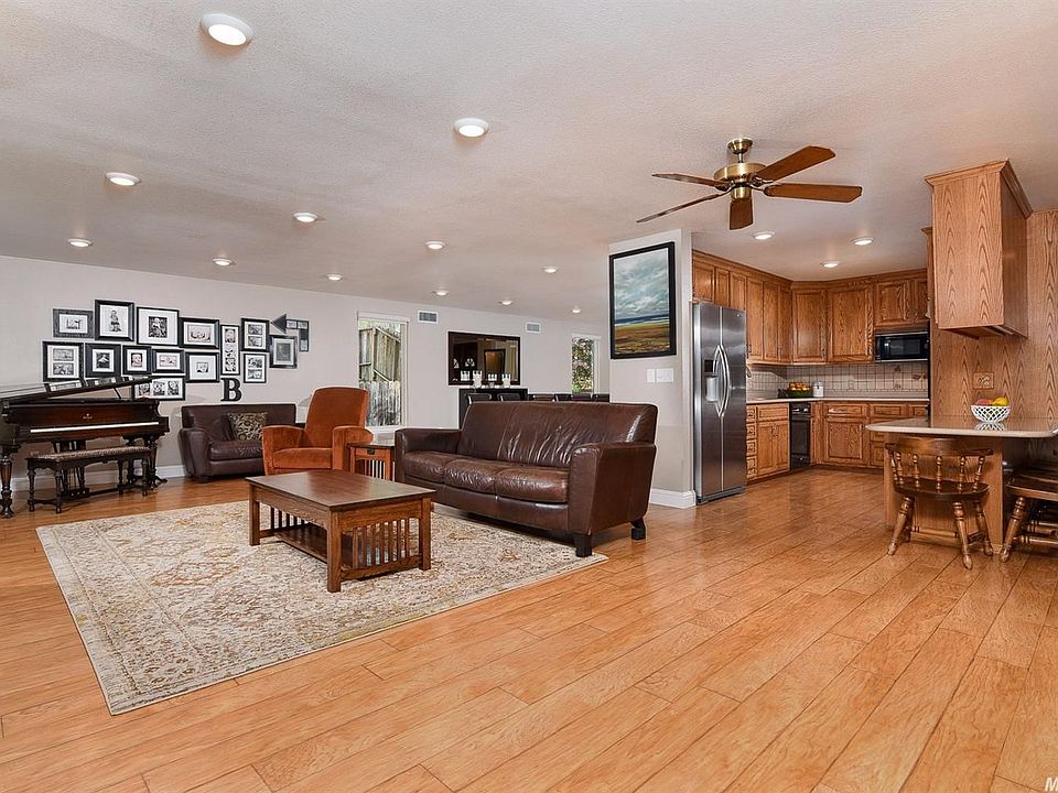 1st image of 4919 Hollycrest Way