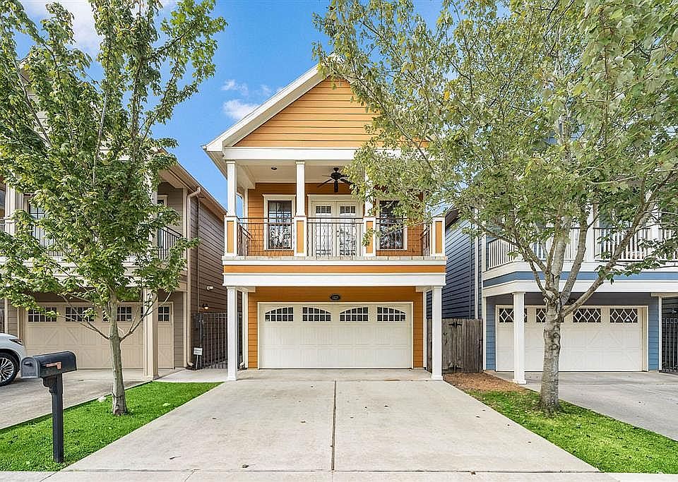 Great curb appeal. 