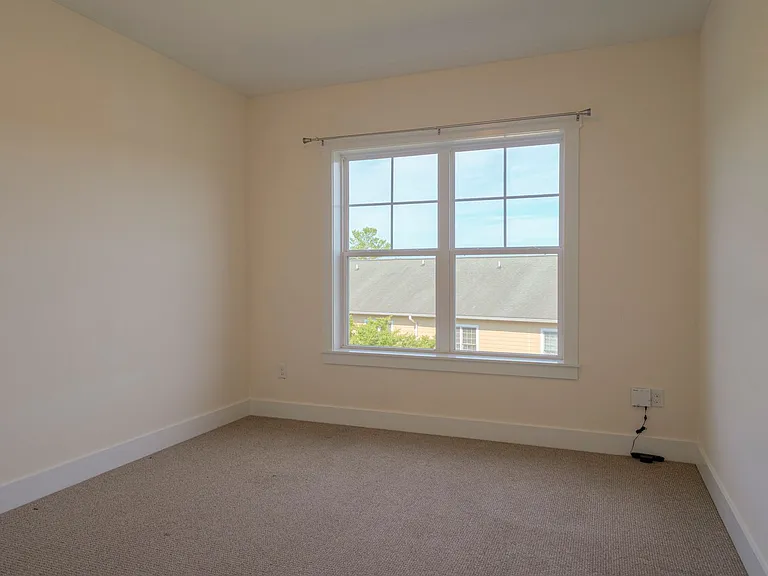 Hilltop — Photo 9