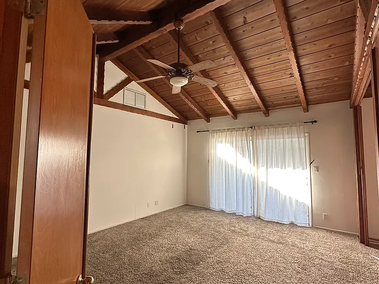 4411 Mammoth Ave — Photo 12