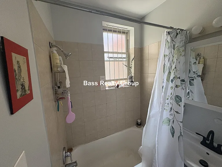 1331 W Greenleaf Ave #202 — Photo 12