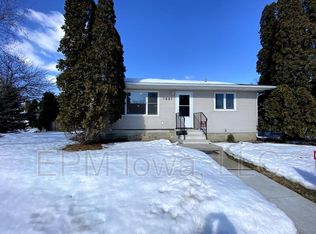 1221 W 1st St, Cedar Falls, IA 50613