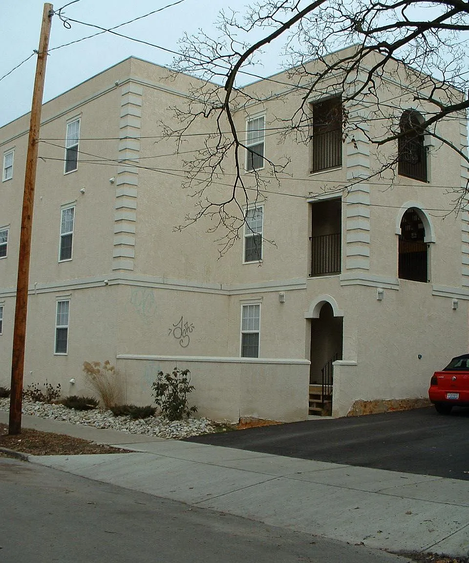 3 bed, 1278 sqft, $2,400 — Photo 1
