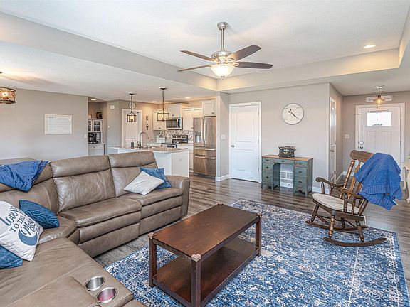 3rd image of 4932 W Red Tail Dr