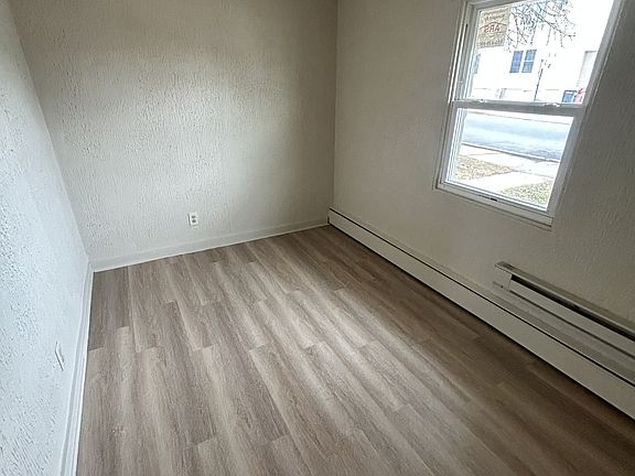 4th image of 956 6th St #1