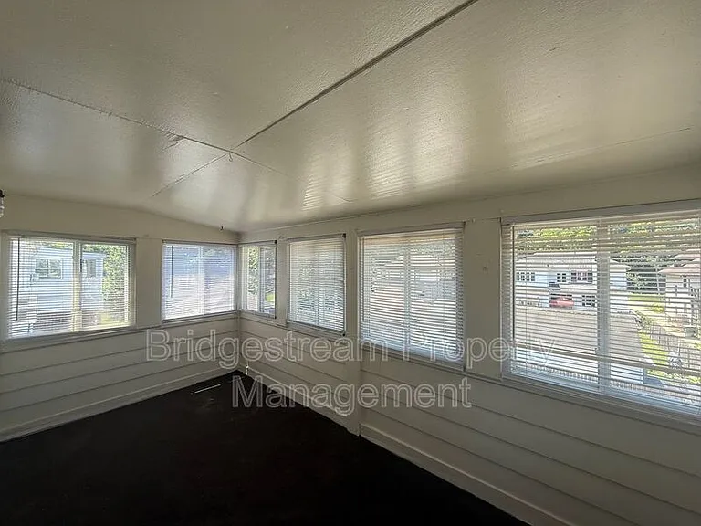 455 Forest Ave #10 — Photo 6