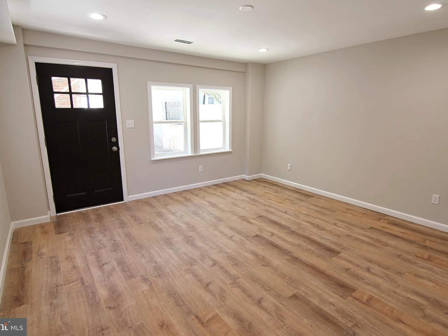 2 bed, 1.5 bath, 925 sqft, $2,275 — Photo 2