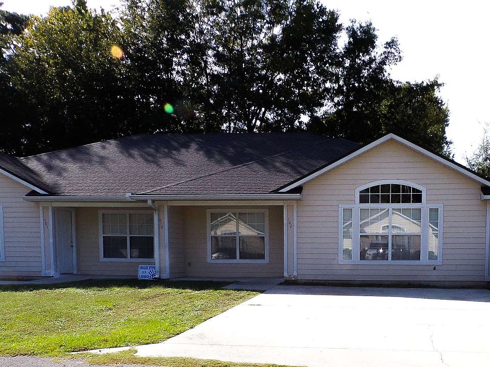 1st image of 970 SW Rossborough Ct