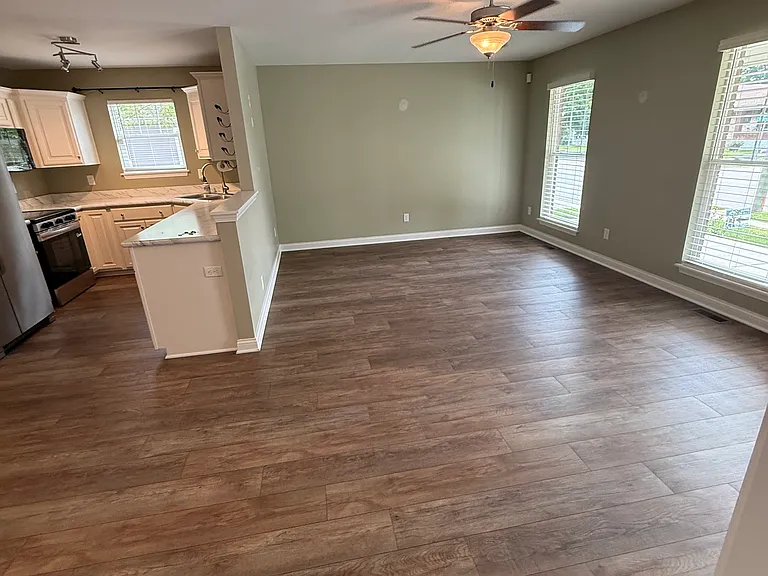2225 E Spring St — Photo 18