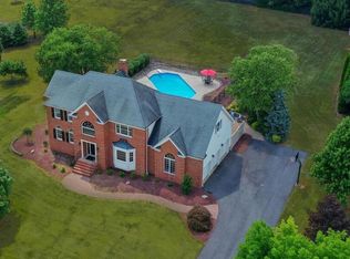 15 Horseshoe Dr, Hillsborough, NJ 08844