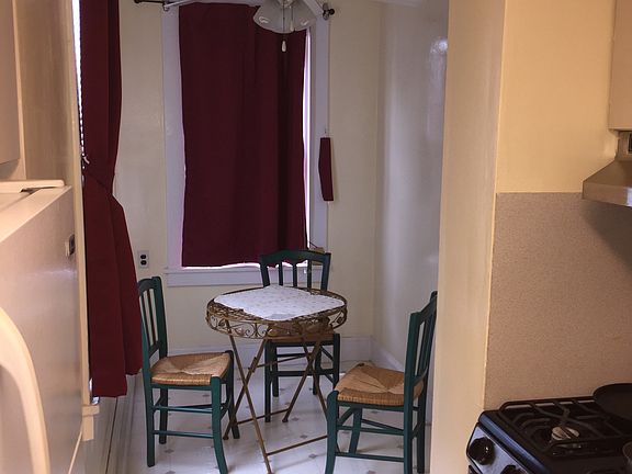 Kitchen eating area