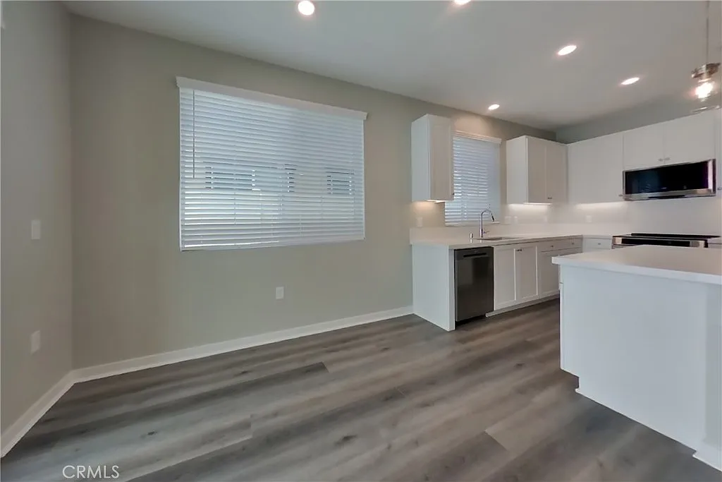 4 bed, 2.5 bath, 1699 sqft, $3,399 — Photo 3