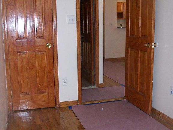 5th image of 958 Putnam Ave APT 1