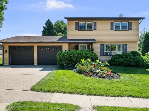 2809 Sycamore Ter, Bettendorf, IA 52722