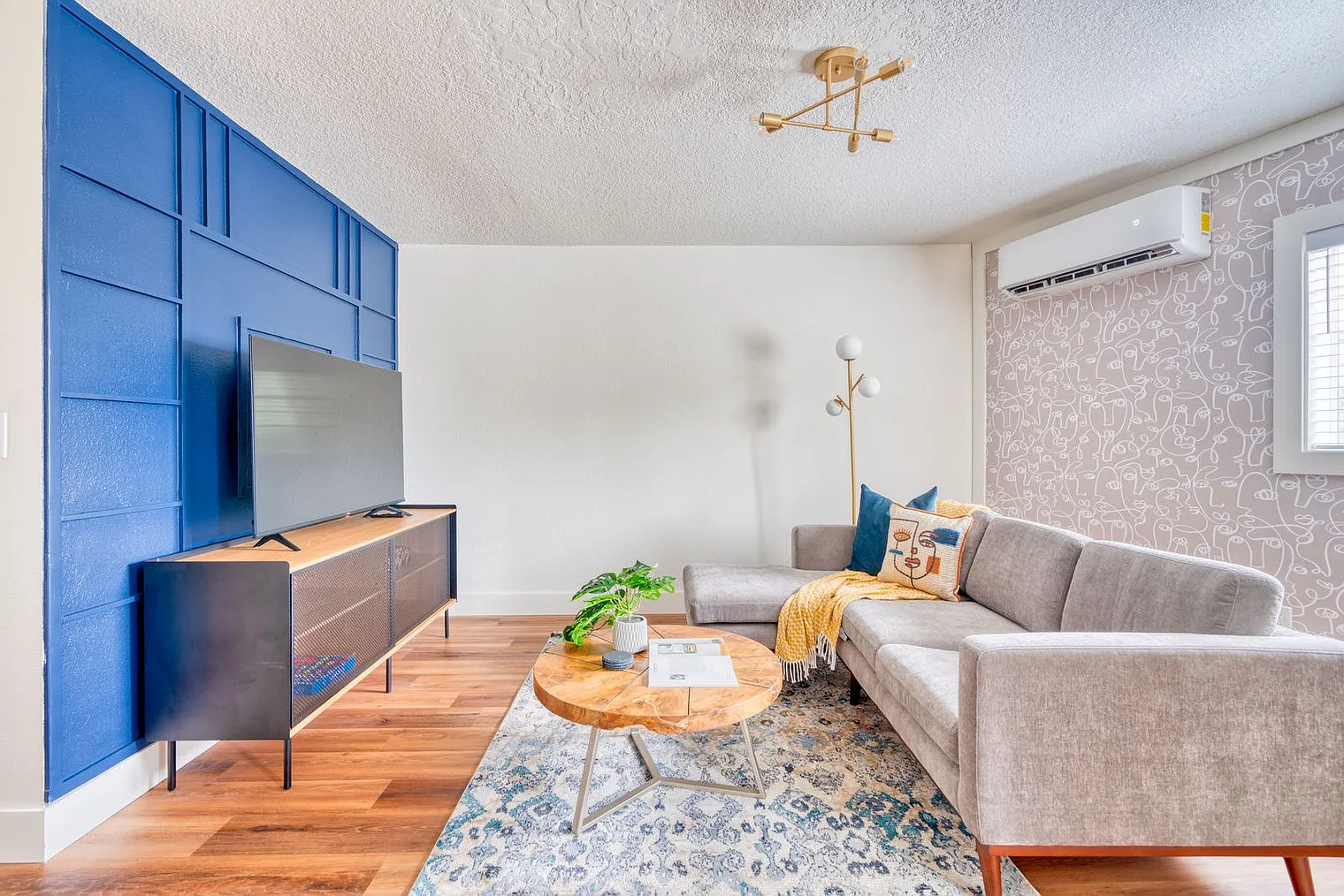 1 bed, 1.0 bath, 398 sqft, $2,250 — Photo 1