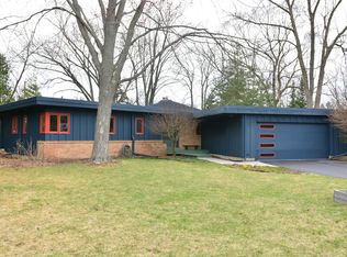 8641 N Regent Rd, Fox Pt, WI 53217