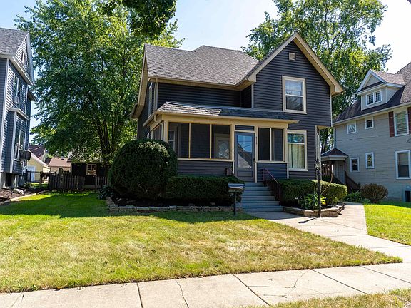 2nd image of 810 Warren Ave
