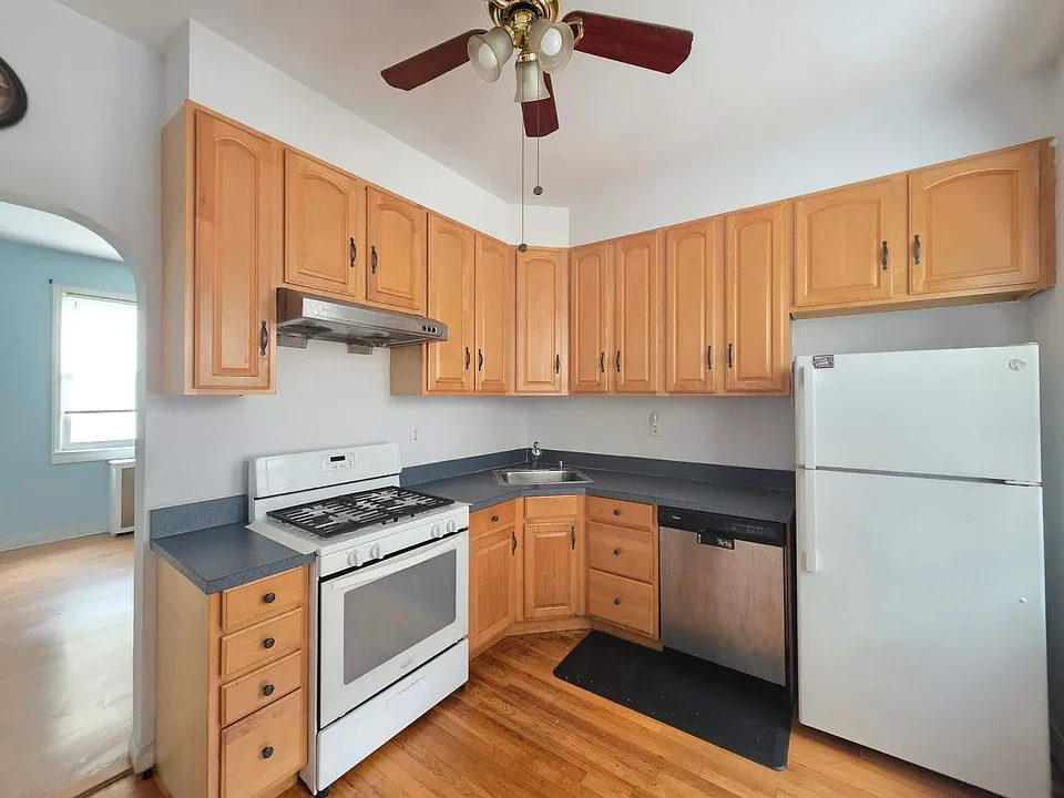 431 Cromwell Ave #2