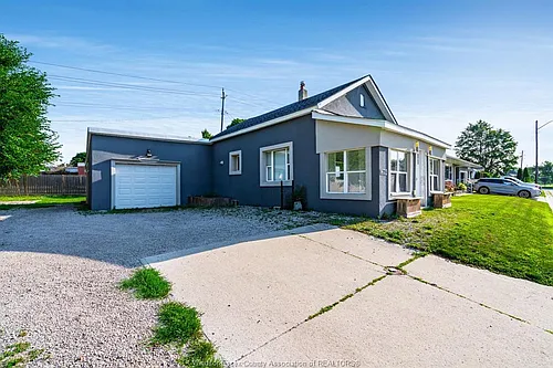 1672 Elgin St Photo 1