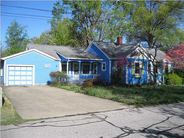 927 Royal Ave photo 1