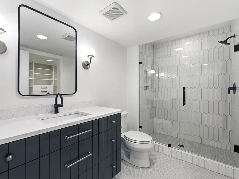 Guest Room 2 | Bathroom