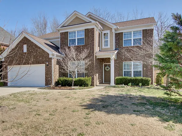 2827 Kaye Dr, Thompsons Station, TN 37179