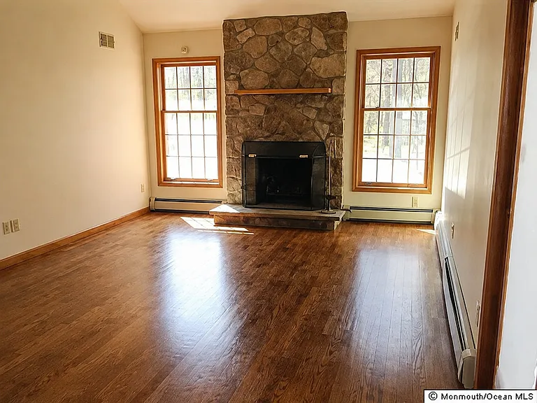 61 Honey Locust Dr — Photo 5