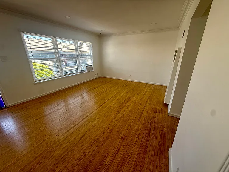 1152 Menlo Ave #1/2 — Photo 16