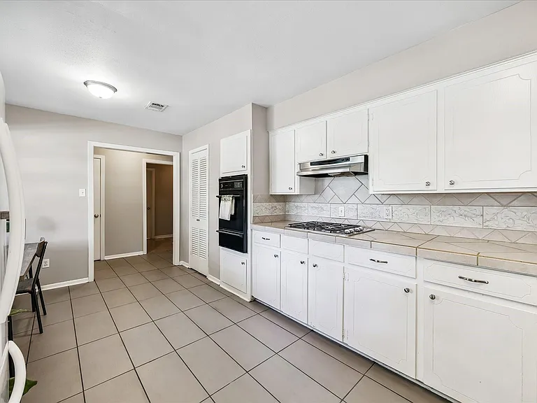 5811 Spruce Forest Dr — Photo 4