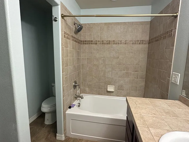 821 Circle Dr — Photo 8