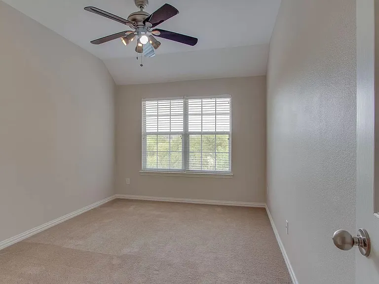 1825 Brookview Dr — Photo 23