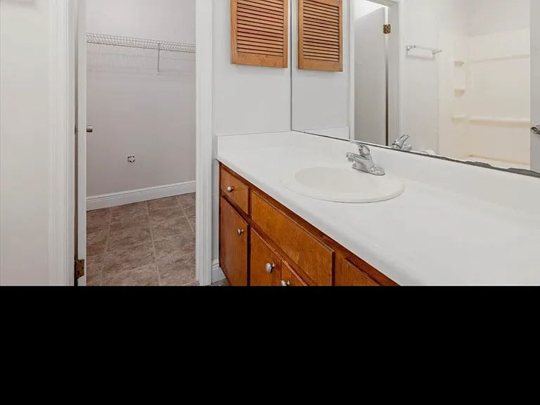 1101 Green Tree Ct #B — Photo 10