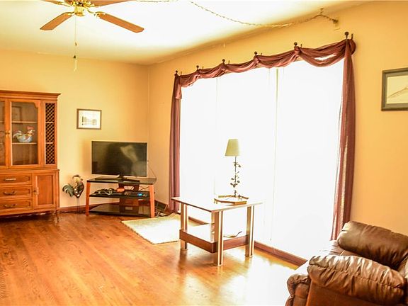 4th image of 11150 Echo Crest Dr W