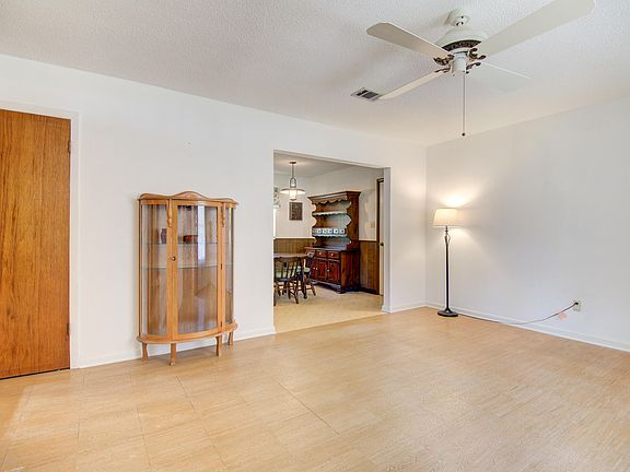 5th image of 4826 Primrose St