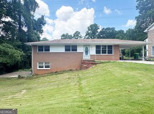 960 Longleaf Dr, Forest Park, GA 30297