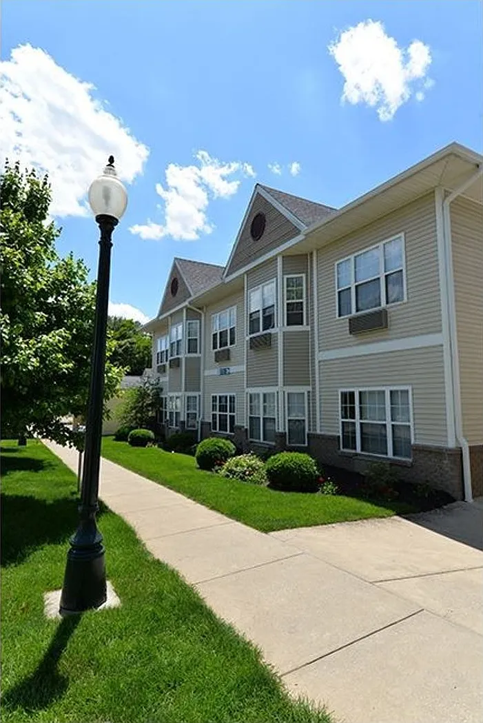 Amazing Apartments Downtown Bloomington — Photo 4