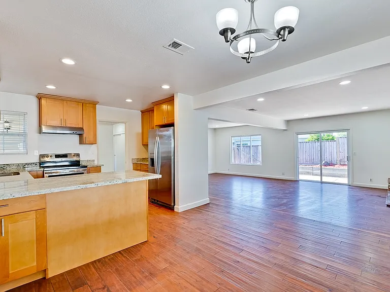 2023 Portsmouth Ct — Photo 4