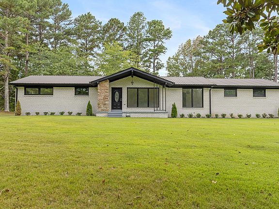 2nd image of 2809 Country Club Dr