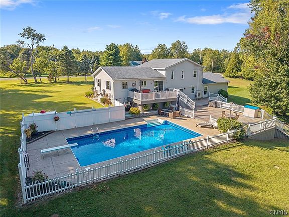 3rd image of 554 Baldwin Rd