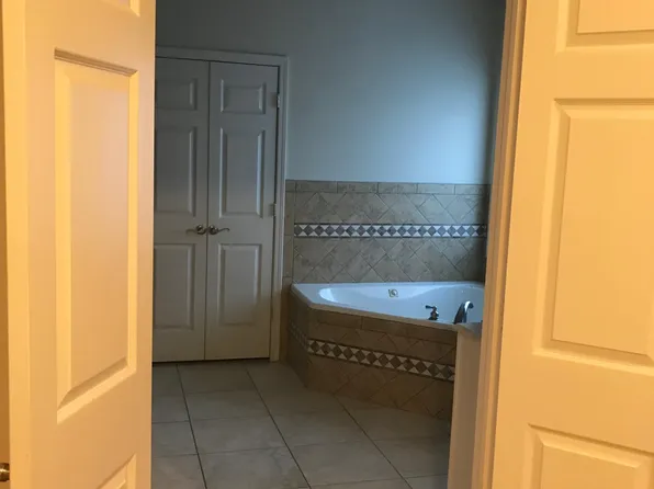 630 Winchester Dr, Bridge City, TX 77611