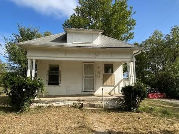 8325 Wabash Ave, Kansas City, MO 64132