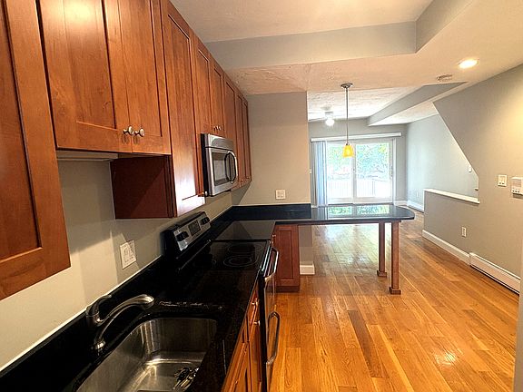 3rd image of 40 Medford St #1A