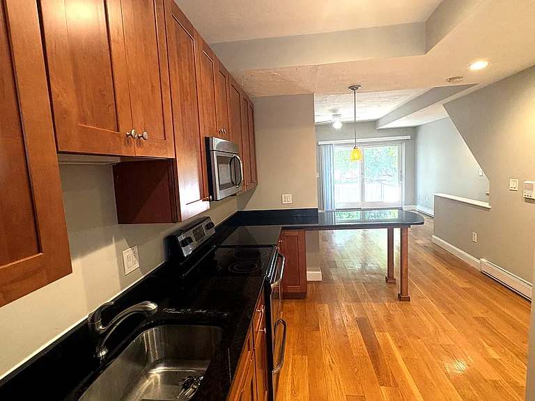 40 Medford St #1A — Photo 3